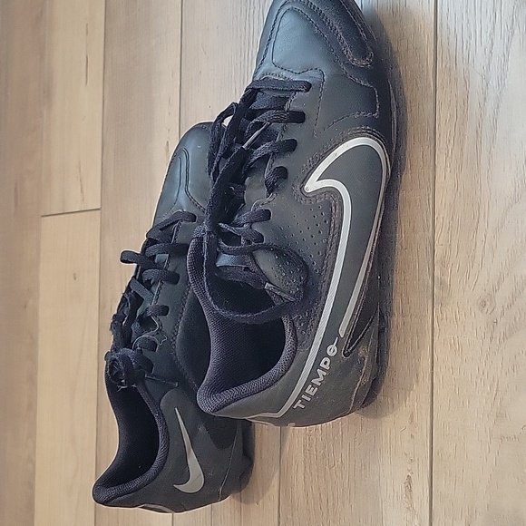 Nike Tiempo Legend 9 Club Black Soccer Cleats Boys Size 6 - Picture 4 of 7
